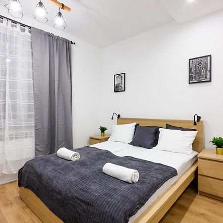 Cracow Rent Apartments - Spacious Apartments For 2-7 People In Quiet Area - Kolberga Street Nr 3 - 10 Min To Main Square By Foot Cracovia Exterior foto