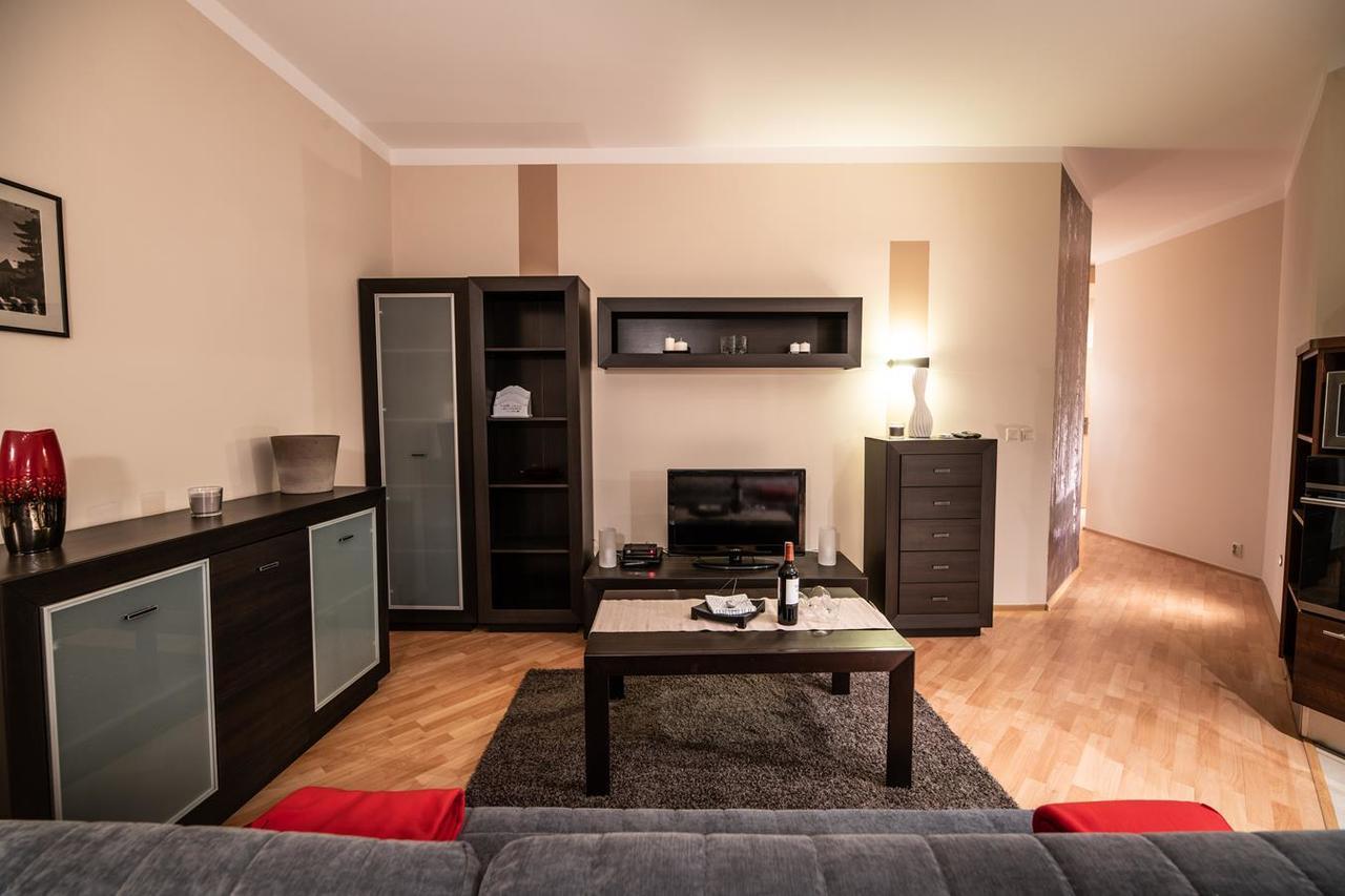 Cracow Rent Apartments - Spacious Apartments For 2-7 People In Quiet Area - Kolberga Street Nr 3 - 10 Min To Main Square By Foot Cracovia Exterior foto