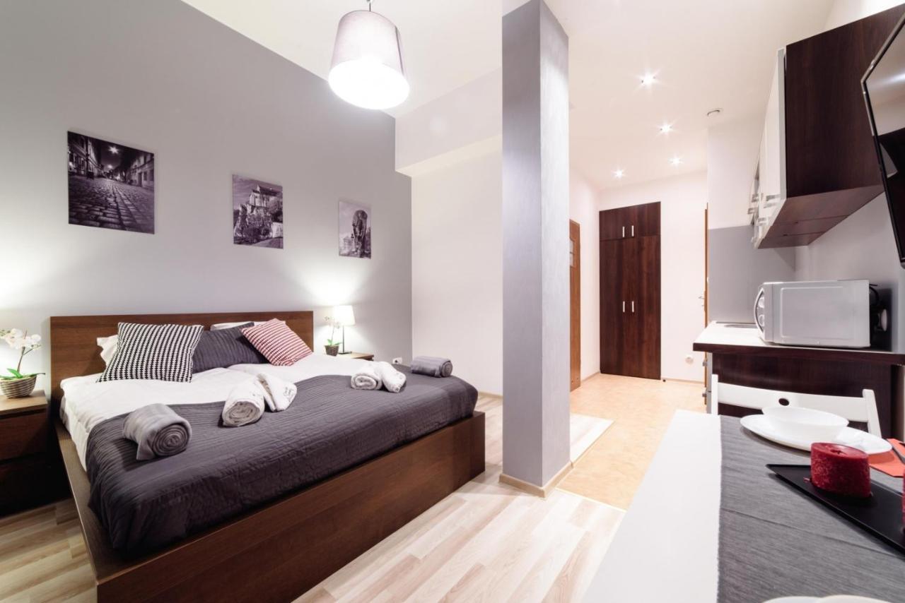 Cracow Rent Apartments - Spacious Apartments For 2-7 People In Quiet Area - Kolberga Street Nr 3 - 10 Min To Main Square By Foot Cracovia Exterior foto